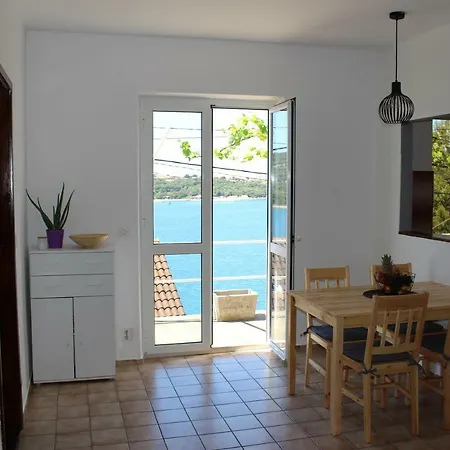 Holiday House Liberta بيت للعطل *